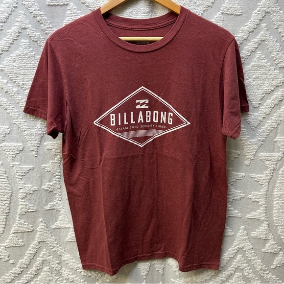Billabong Crewneck Short Sleeve Graphic Tee in Heather Red - Picture 1 of 4